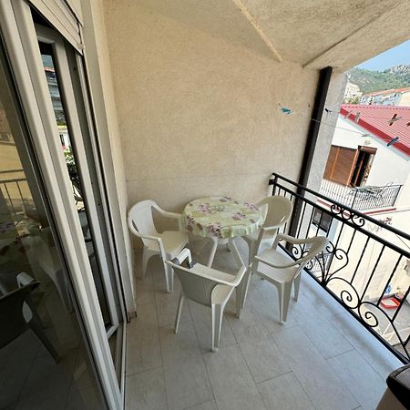 Apartment Perutovic Sutomore Exterior photo