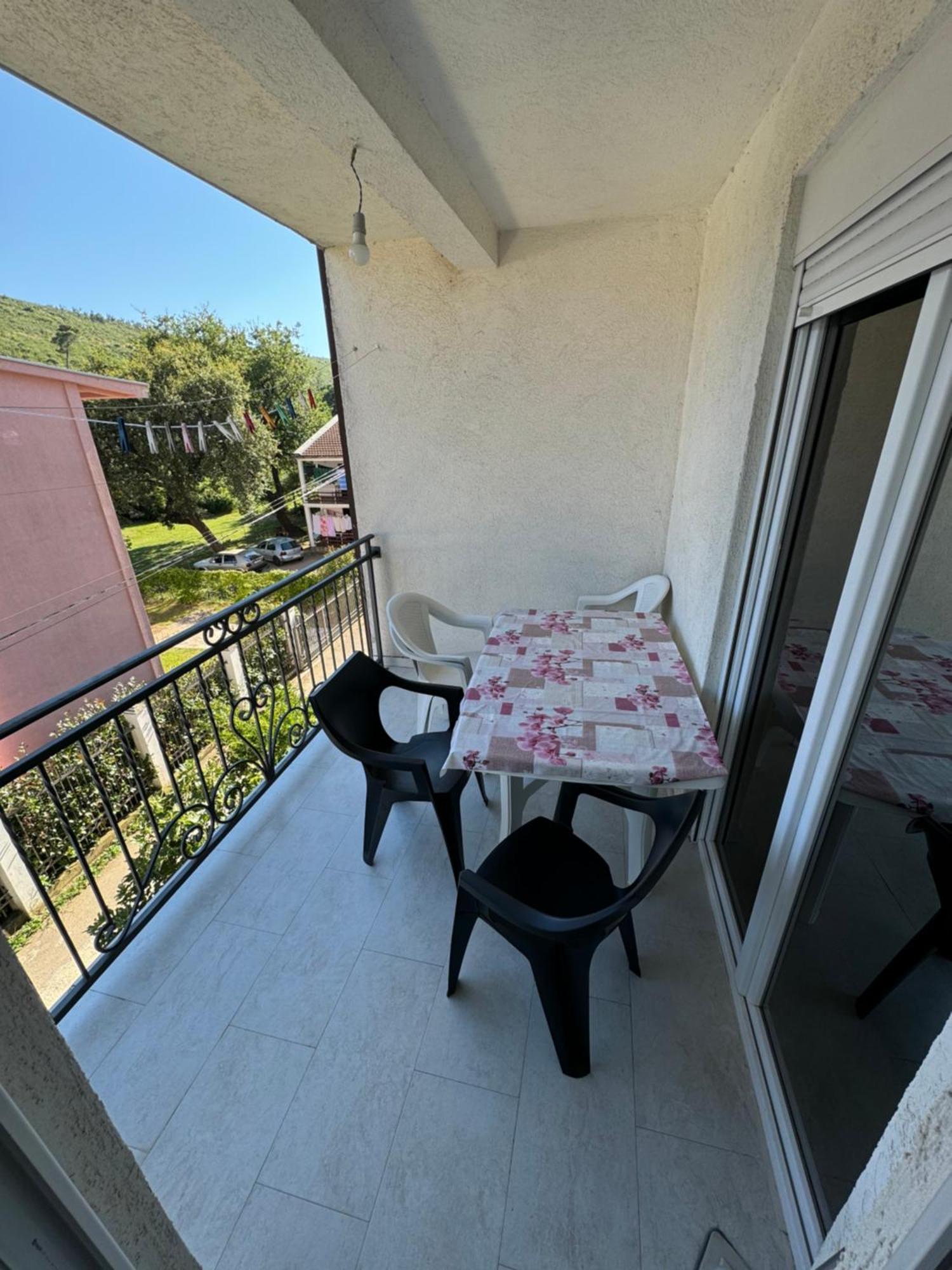 Apartment Perutovic Sutomore Exterior photo